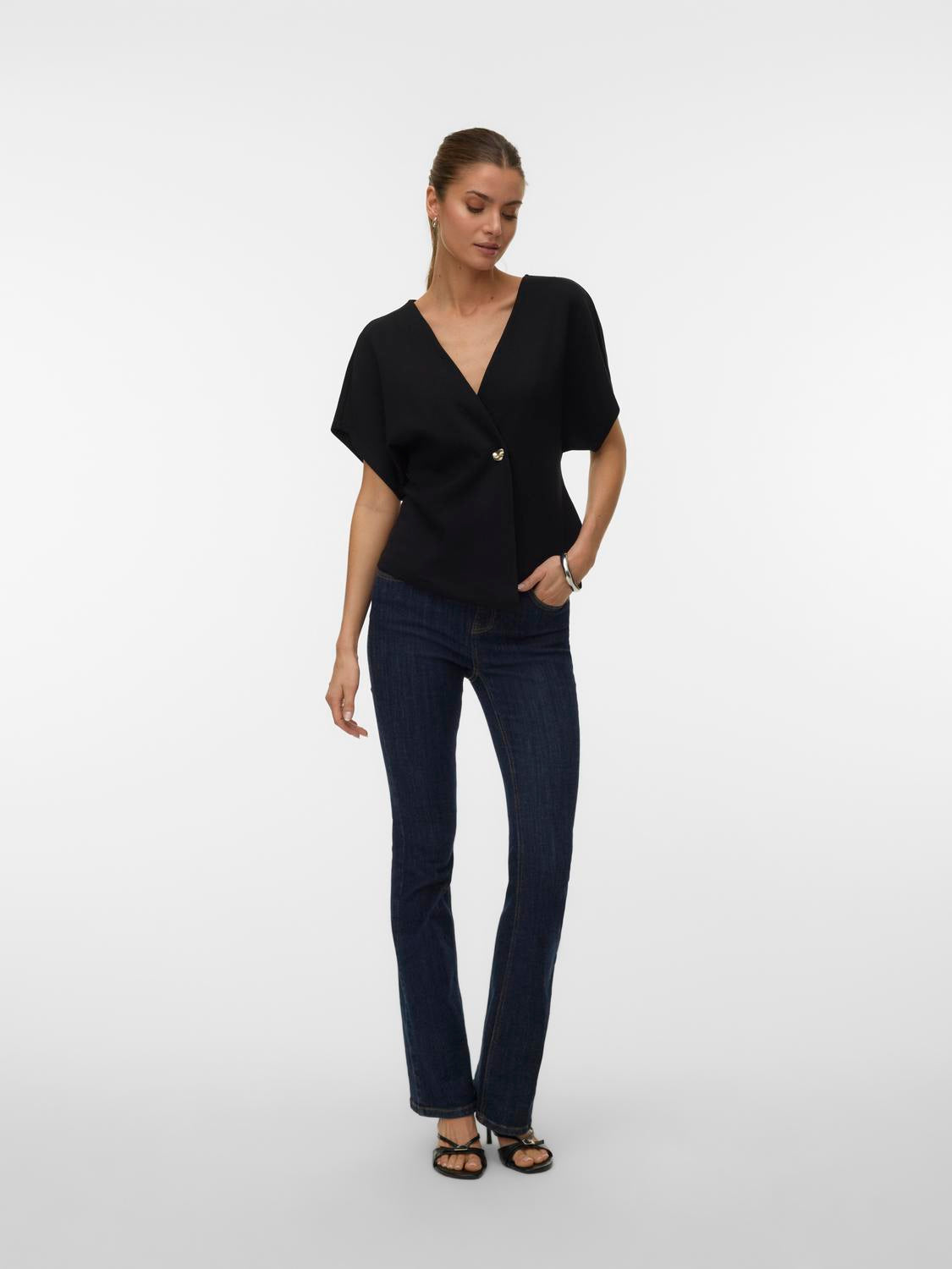model_shot-front